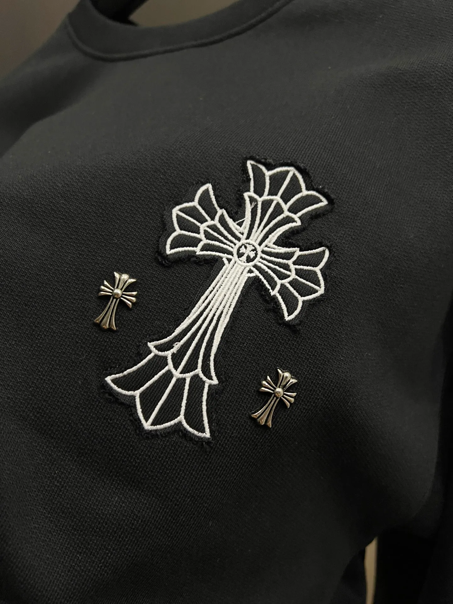 🅿️310 CH Cro 2025 Autumn and Winter New Style Customized 430g double yarn fabric, round neck long-sleeved sweatshirt, chest cross patch embroidery process, classic Sanskrit letter embroidery patch + hardware design process, high-end version! The same loose version for men and women S M L XL XXL five sizes color black white